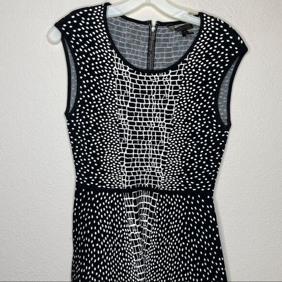 BCBG MaxAzria Dina Dress in Croc Jacquard - Picture 11 of 12